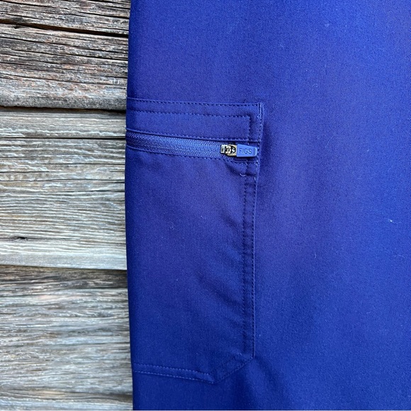 FIGS WOMENS SMALL PETITE SCRUB PANTS NAVY - Picture 5 of 6